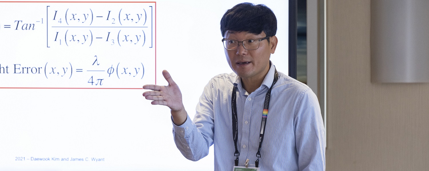Instructor Daewook Kim teaching an SPIE course