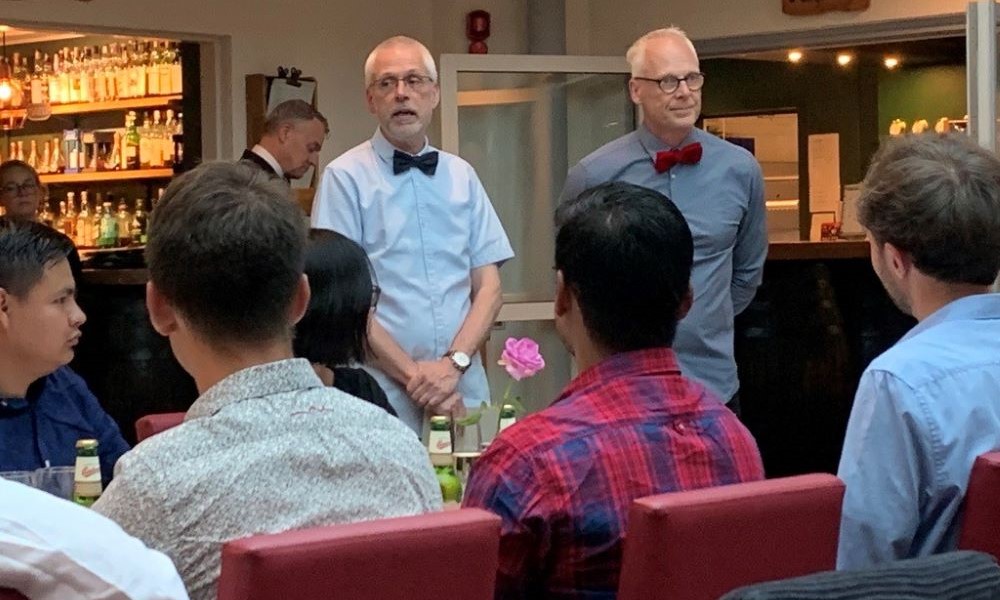 Founders Peter E. Andersen (DTU, Denmark) and Stefan Andersson-Engels (IPIC, Tyndall) present the Best Poster Award in 2023