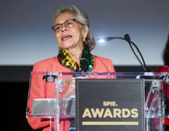 Carmiña Londoño wins 2019 SPIE Directors' Award Carmiña Londoño wins 2019 SPIE Directors' Award.