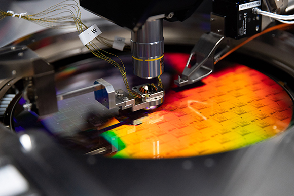 PsiQuantum’s silicon photonic chips on a wafer