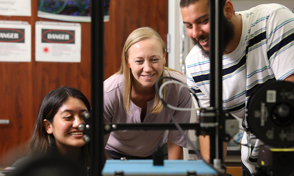 SPIE Fellow Kristen Maitland, center, working in the lab with one of her last PhD students, Cyril Soliman, right, and then-undergraduate researcher Beatriz Lara, left, in 2019.