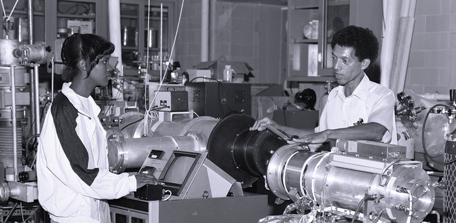 George Carruthers, an astrophysicist in NRL’s Space Science Division, mentors a student 