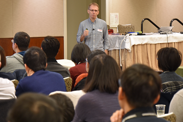 Bernard Kress teaching a short course